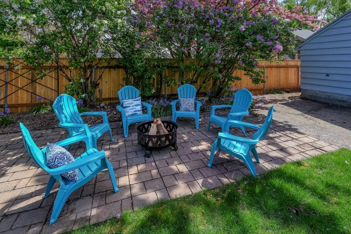 Style Meets Comfort In Beautiful Design Vancouver Zewnętrze zdjęcie